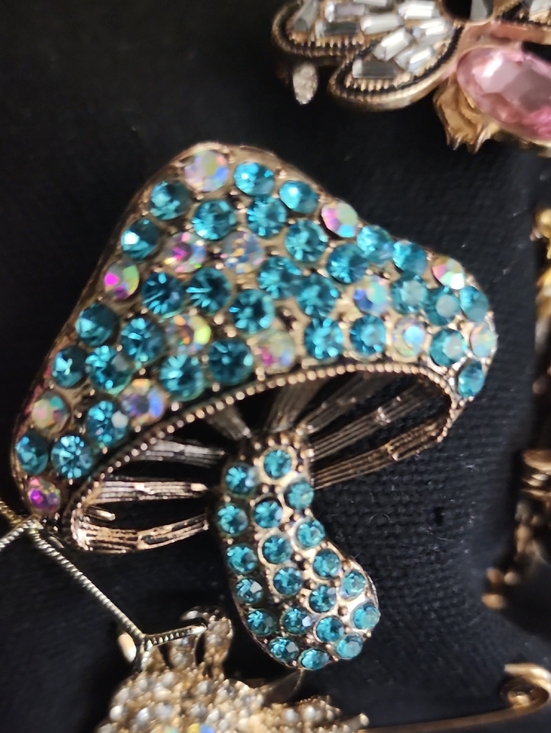 Boutique Holidaygall Jewelry - BROOCH